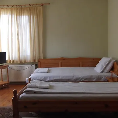 Borova House Pensiune Treavna