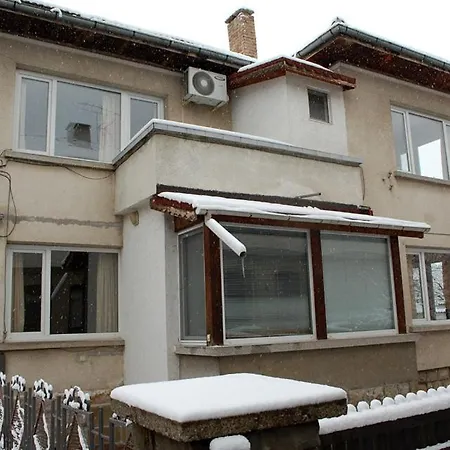Borova House Pensiune Treavna